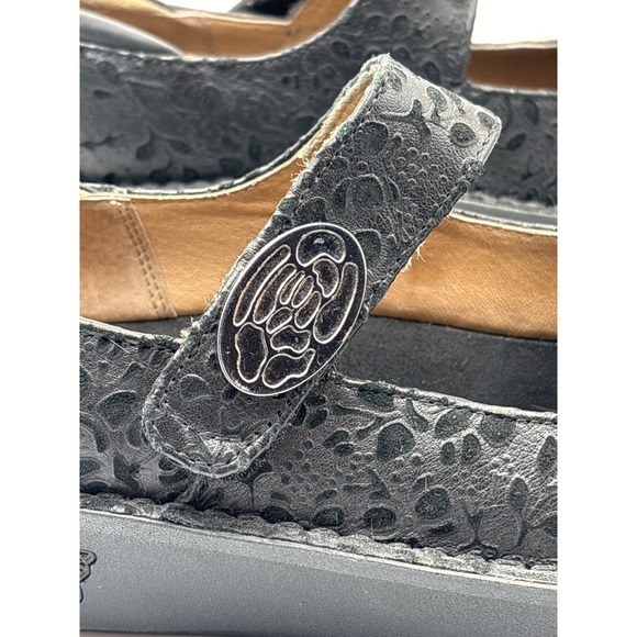 Elegant Black Mary Jane Shoes - Picture 4 of 9